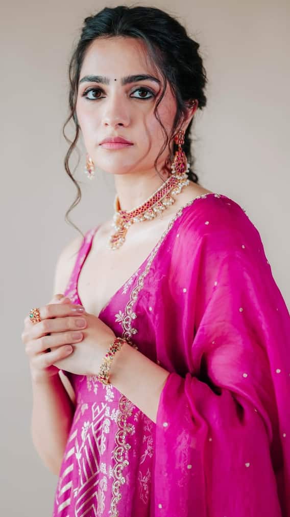 చుడిదార్‌లో రుక్మిణీ... చూస్తే మీరూ అంటారు బావుందని!