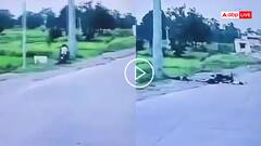 Video: ट्रिपलिंग इसलिए खतरनाक है! बैलेंस बिगड़ा और खंभे से टकरा गए बाइक सवार, 1 की मौत, वीडियो वायरल