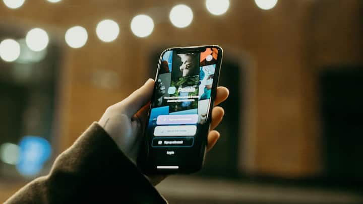 Photo Source- Pixels. This domestic app occupies the top spot in the social networking category of the App Store. The Zoho Corporation of Chennai has created this app.
