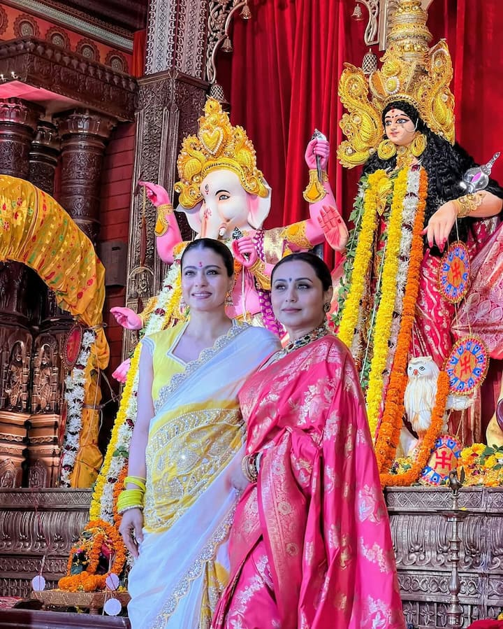 काजल, रानी मुखर्जी ,अयान मुखर्जी और बहन तनीषा मुखर्जी के साथ पूजा करती नजर आईं और पोज देती दिखीं.