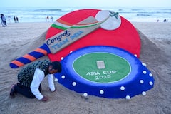 Faheem Ashraf Injury Tactic: 'PAK प्लेयर्स कहां से लाते हो ये टेक्टिक्स...', एशिया कप फाइनल में फहीम अशरफ ने बनाया चोट का बहाना तो पाकिस्तानी जनता ने ही लगा दी लताड़