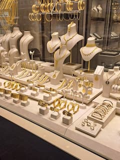 Gold Silver Rate Update : सोनं चांदीच्या दरात वाढ, सर्वसामान्यांनी सोनं खरेदी कसं करायचं?