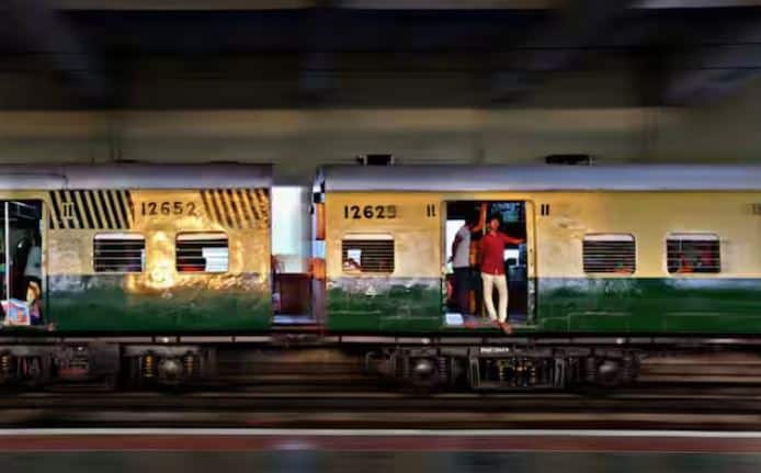 ਇੱਕ ਹੋਰ ਕਾਰਨ..., ਮੁਨਾਫ਼ਾ ਹੈ। ਸਟੇਸ਼ਨ 'ਤੇ ਉਪਲਬਧ ਹੋਰ ਉਤਪਾਦ ਬਾਜ਼ਾਰ ਵਿੱਚ ਵਿਕਣ ਵਾਲੇ ਉਤਪਾਦਾਂ ਨਾਲੋਂ ਮਹਿੰਗੇ ਹਨ, ਕਿਉਂਕਿ ਦੁਕਾਨ ਦਾ ਕਿਰਾਇਆ ਅਤੇ ਸੰਚਾਲਨ ਲਾਗਤਾਂ ਵੱਧ ਹਨ। ਇਸ ਲਈ, ਦਵਾਈਆਂ ਦੀ ਕੀਮਤ ਵਧਾਉਣਾ ਕਾਨੂੰਨੀ ਅਤੇ ਨੈਤਿਕ ਤੌਰ 'ਤੇ ਸੰਭਵ ਨਹੀਂ ਹੈ।