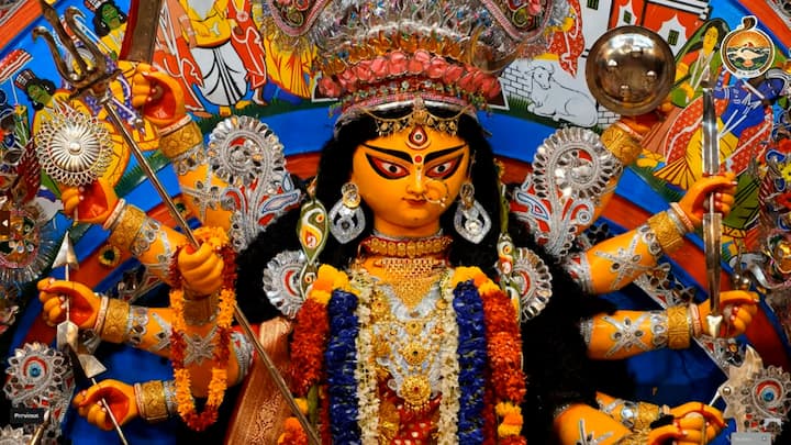 বিশুদ্ধ সিদ্ধান্ত পঞ্জিকা মেনে বেলুড় মঠে সন্ধিপুজো শুরু হবে বিকেল ৫টা ৪৩ মিনিট থেকে, চলবে সন্ধে ৬টা ৩১ মিনিট পর্যন্ত। এই সময় অশুভ শক্তির বিনাশ ঘটে এবং শুভ শক্তির স্থাপনা হয়।