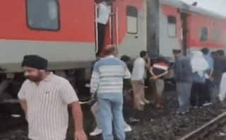 Railway News: ચાલતી ટ્રેનનના બે કોચ છૂટા પડી જતાં પ્રવાસીઓના જીવ અધ્ધર, મચી ગઇ દોડધામ, જાણો અપડેટ્સ