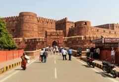 Places to Visit in Agra: ताजमहल ही नहीं आगरा के इन 7 जगहों को भी करें एक्सप्लोर, खूबसूरती देख फटी की फटी रह जाएंगी आंखें