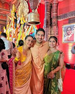 दुर्गा पूजा की 10 तस्वीरें... काजोल, रानी मुखर्जी से जया बच्चन तक ने यूं किया सेलिब्रेट