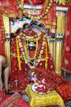 शीतला मंदिर से लेकर पटनदेवी तक… महाअष्टमी पर नीतीश कुमार ने किया मां भगवती का दर्शन, देखें तस्वीरें