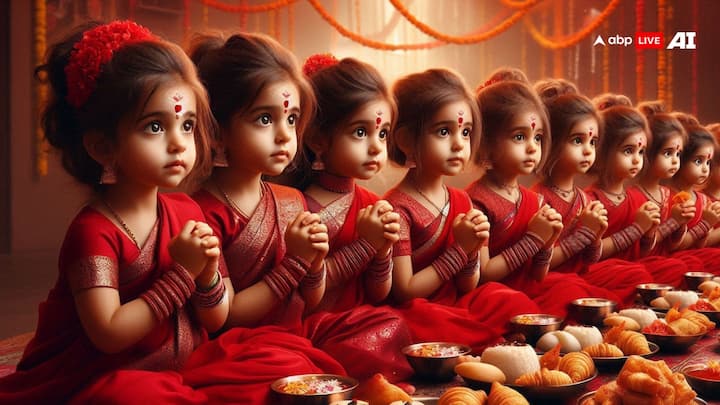 नवरात्रि की अष्टमी तिथि पर लोग छोटी-छोटी कन्याओं को मां दुर्गा का स्वरूप मानकर सम्मानपूर्वक घर बुलाते हैं, पैर धोते हैं, भोजन कराते हैं, भेंट देते हैं और पैर छूकर उनका आशीर्वाद भी लेते हैं.