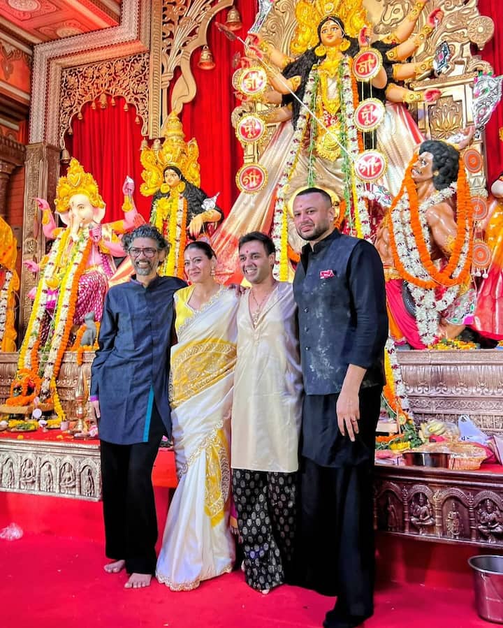 फैंस इन स्टार्स के दुर्गा पूजा की फोटोज को खूब एंजॉय कर रहे हैं.