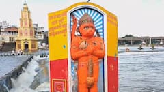 Nashik News : नाशिकच्या गोदावरीला आलेल्या पुराची दुतोंड्या मारुती मूर्तीला झळ; मूर्तीवरील शेंदूर लेपन निखळलं