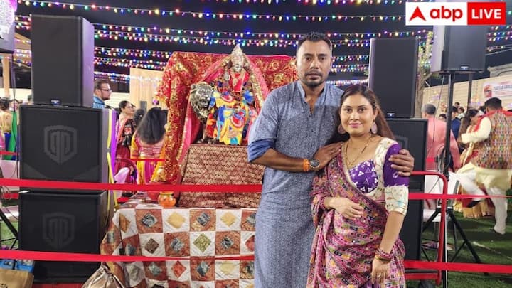 आपको बता दें कि दानिश की वाइफ काफी खूबसूरत है और दो बच्चों की मां है. हाल ही में वो अपने पति दानिश कनेरिया के साथ दुर्गा पांडाल में दिखाई दी थीं.