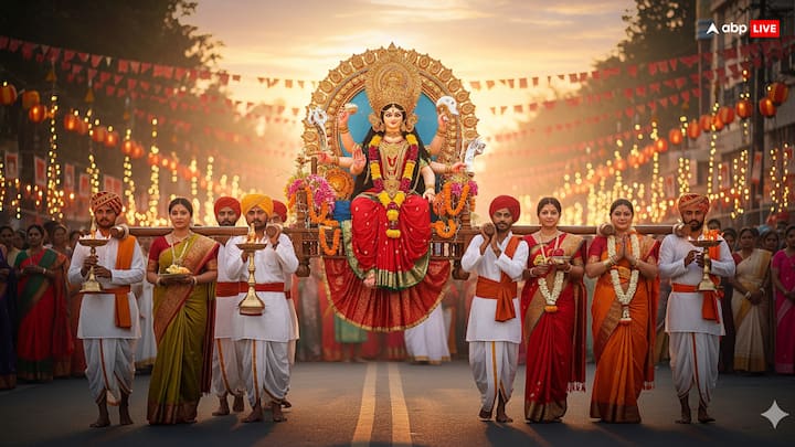 इस साल मां मनुष्य की सवारी पालकी पर विराजमान होकर जाएंगी. मां का पालकी पर सवार होकर जाना शुभ होता है. इससे व्यक्ति के जीवन में सुख-शांति बनी रहती है और  सामाजिक विकास के लिए भी लाभदायक है. इसलिए मां का पालकी पर जाना अति कल्याणकारी है.