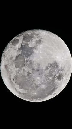 चंद पृथ्वीपासून किती दूर आहे?