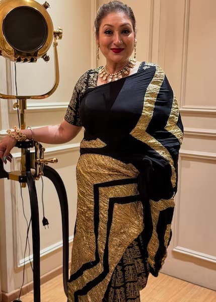 वह अपने फैन्स के बीच अपनी पर्सनल लाइफ और ग्लैमरस स्टाइल के लिए भी चर्चा में रहती हैं.