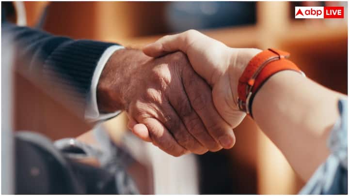 'शाज' मोहब्बत को अपनाना खेल नहीं, अपने हाथ से अपना हाथ छुड़ाया है - जकरिया शाज