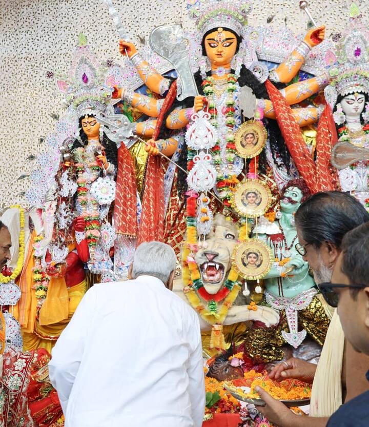 पटना सिटी स्थित बड़ी पटनदेवी मंदिर एवं छोटी पटनदेवी मंदिर में भी जाकर मुख्यमंत्री ने पूजा-अर्चना की. पुरोहितों ने मंत्रोच्चार के साथ विधिवत पूजा कराई.