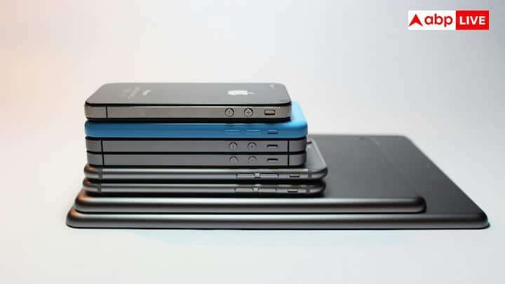 Cheapest Phones In Delhi: आज के जमाने में नए फोन को सही कीमत पर ढूंढना काफी ज्यादा मुश्किल हो गया है. आइए जानते हैं दिल्ली की उन इलेक्ट्रॉनिक मार्केट के बारे में जहां आपको सबसे सस्ते फोन मिलेंगे.