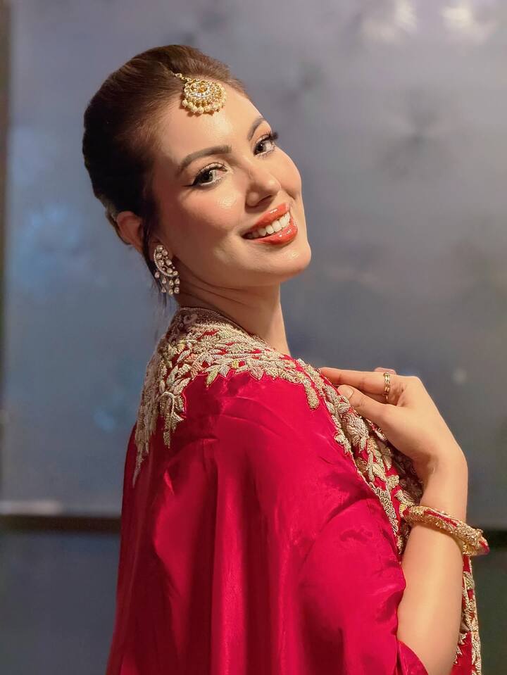 બબીતા જી સોશિયલ મીડિયા પર ખૂબ જ એક્ટિવ રહે છે. ચાહકોને સાથે પોતાની ગ્લેમરસ તસવીરો શેર કરતી રહે છે.