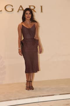 मुंबई के बुल्गारी इवेंट में मेटैलिक ड्रेस में खूब जचीं प्रियंका चोपड़ा, एक्ट्रेस के लुक पर दिल हारे फैंस