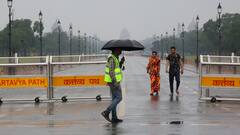 घने बादलों के बीच आज बारिश का अलर्ट, जानें दशहरा पर कैसा दिल्ली का रहेगा मौसम?