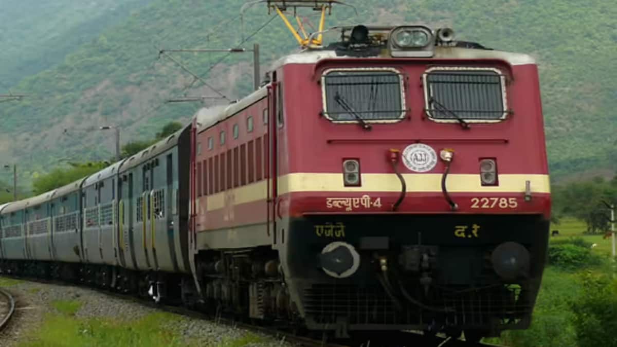 ரயில் டிக்கெட் முன்பதிவில் அதிரடி மாற்றம்! ஆதார் கட்டாயம்: உடனே தெரிந்து கொள்ளுங்கள்