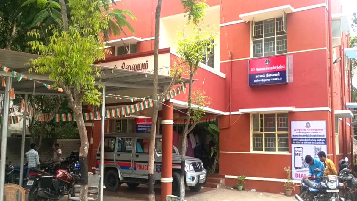 கொள்ளிடம் அருகே துணிகரம்! வீட்டில் 30 சவரன் நகை, பணம் கொள்ளை: மாடி வழி நுழைந்த மர்ம நபர்கள் கைவரிசை!