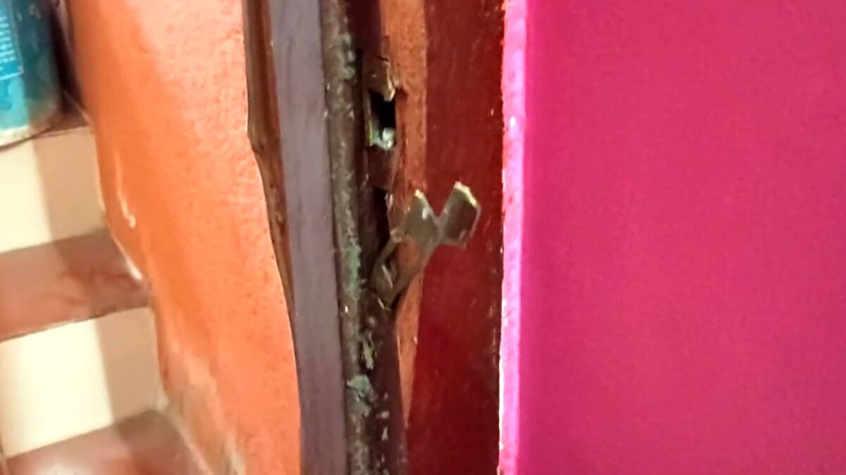 கொள்ளிடம் அருகே துணிகரம்! வீட்டில் 30 சவரன் நகை, பணம் கொள்ளை: மாடி வழி நுழைந்த மர்ம நபர்கள் கைவரிசை!