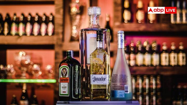 Dry Day On October 2nd: 2 अक्टूबर को शराब खरीदना और बेचना कानूनन अपराध है, लेकिन क्या इस दिन शराब पीने पर भी सजा हो सकती है? जानिए पूरी सच्चाई और कानूनी नियम क्या हैं.