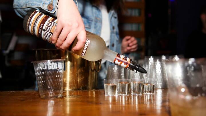 अक्सर लोग पूछते हैं कि यदि कोई व्यक्ति इस दिन शराब पीता है, तो क्या उसे सजा मिल सकती है. कानून मुख्य रूप से बिक्री और खरीद पर केंद्रित है, न कि व्यक्तिगत उपभोग पर.