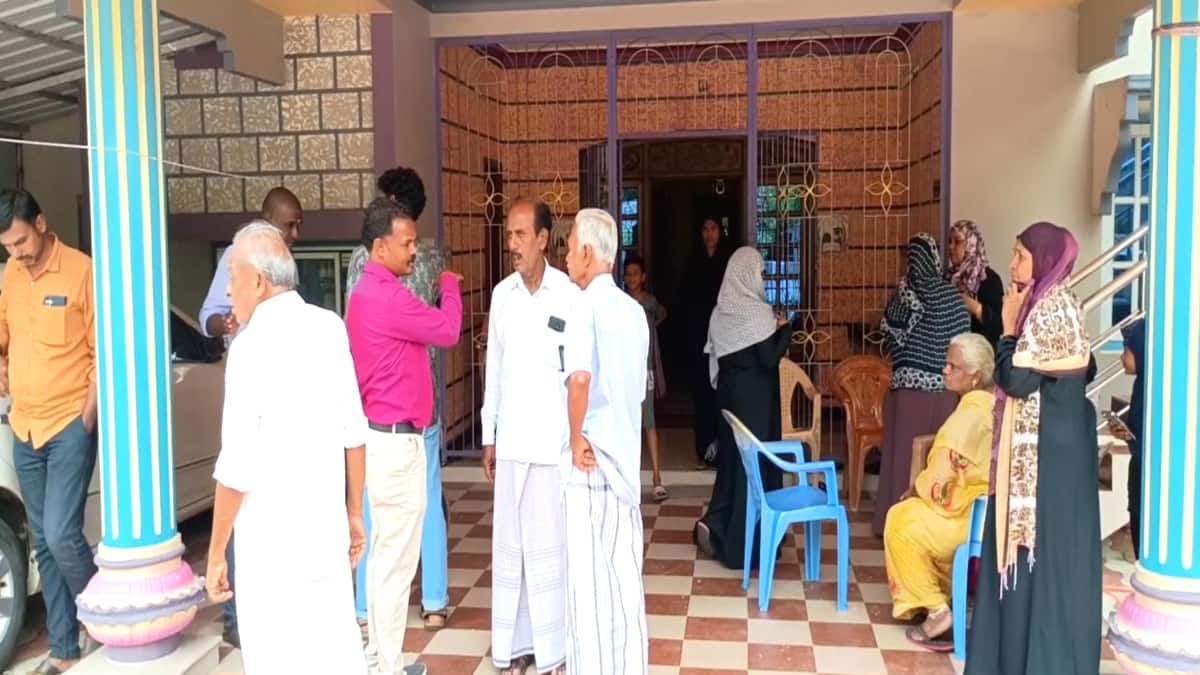 கொள்ளிடம் அருகே துணிகரம்! வீட்டில் 30 சவரன் நகை, பணம் கொள்ளை: மாடி வழி நுழைந்த மர்ம நபர்கள் கைவரிசை!