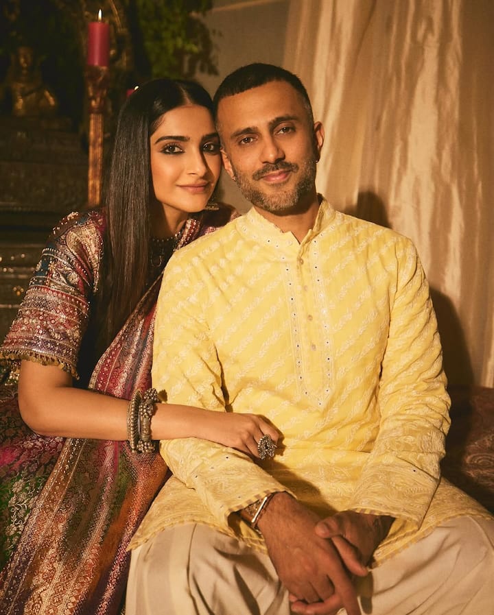 Let us know that after many years of dating, Sonam married Anand in the year 2018.