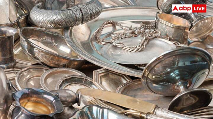 Silver Investment: चांदी निवेश के लिए एक अच्छा खासा विकल्प माना जाता है. लेकिन अगर कोरोना काल के दौरान चांदी में निवेश कर लिया जाता तो आज कितना फायदा होता. आइए जानते हैं.