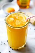 Turmeric water :हळदीचे पाणी रात्री प्यायल्यास शरीराला काय होईल?