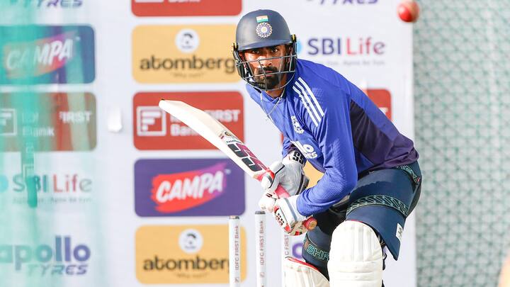 भारत के तेज गेंदबाज मोहम्मद सिराज और प्रसिद्ध कृष्णा ने मंगलवार को देर तक गेंदबाजी अभ्यास किया था. उन्होंने बुधवार को बल्लेबाजी की और बाद में कुलदीप भी उनके साथ शामिल हो गए.