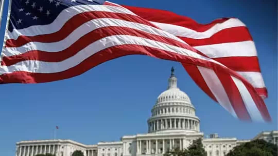 US Government Shutdown: நிறைவேறத் தவறிய நிதி மசோதா; 6 ஆண்டுகளில் முதன் முறையாக முடங்கியது அமெரிக்க அரசு