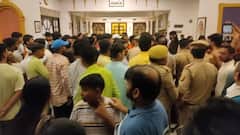 वाराणसी में पवन सिंह के नाम पर गरबा आयोजकों ने छापे पैसे, कार्यक्रम रद्द होने पर भड़के लोग