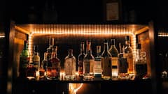 2 अक्टूबर को शराब खरीदना और बेचना अपराध, क्या पीने पर भी हो सकती है सजा?