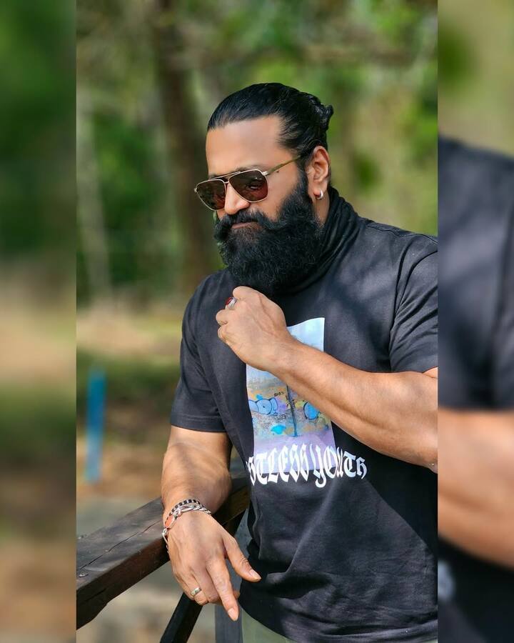 अब ये जाहिर है कि इन दो सालों में उनकी नेटवर्थ में भी और इजाफा हुआ ही होगा. वर्कफ्रंट की बात करें तो उनकी अपकमिंग फिल्म कांतारा चैप्टर 1 का इंतजार बेसब्री से किया जा रहा है जो 2 अक्टूबर को सिनेमाघरों में रिलीज होगी.