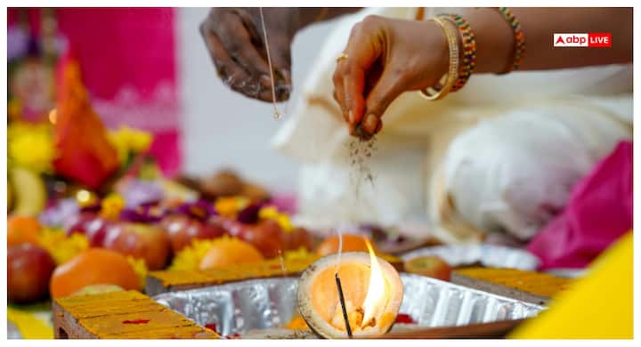 गुरुवार को पूजा के लिए सूर्योदय से पहले उठ जाना चाहिए. नित्यकर्म के बाद पीला वस्त्र पहनकर पूरे घर में गंगाजल छिड़कना चाहिए. इसके बाद पूजा घर में भगवान विष्‍णु की मूर्ति या चित्र स्थापित करें. फिर पीले रंग के गंध-पुष्प और अक्षत चढ़ाएं. इसके बाद चना-गुड़ और मुनक्‍का चढ़ाकर विधि- विधान से पूजन शुरू करें.