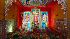 Durga Puja 2025 : মধুবনী চিত্রকলায় সেজেছেন মা দুর্গা, শিল্পীর নিপুণ হাতের ছোঁয়া উত্তরপাড়ার এই মণ্ডপের সর্বত্র