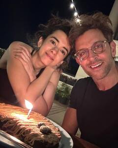 ऋतिक रोशन और सबा आजाद के रिश्ते को हुए 4 साल, एक्टर ने कोजी फोटोज के साथ किया विश