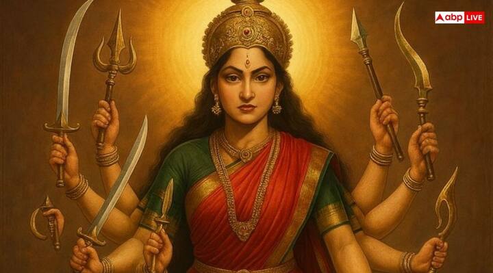 कथा के अनुसार, मां सिद्धिदात्री का प्राकट्य देवी-देवताओं के तेज से तब हुआ था, जब देवतागण महिषासुर के अत्याचारों से परेशान होकर भगवान शिव और भगवान विष्णु के पास पहुंचे थे.