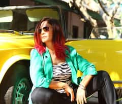 आलिया भट्ट की सौतेली बहन की 10 तस्वीरें, 52 की उम्र में भी हैं एकदम स्टाइलिश