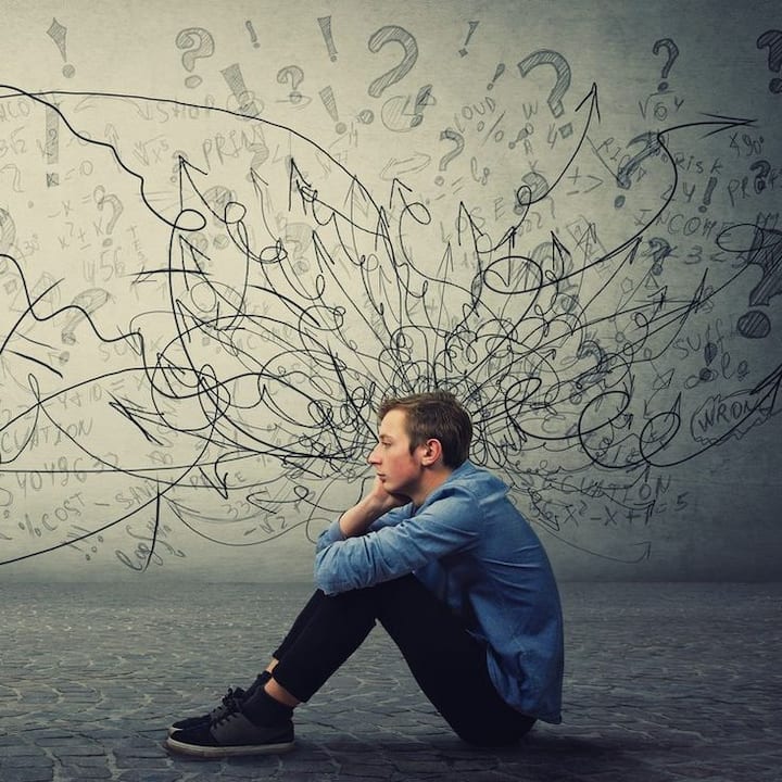 अशा प्रकारची माणसं अडचणीच्या काळात सकारात्मक पेक्षा नकारात्मक गोष्टींकडे जास्त लक्ष देतात.