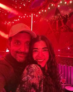 ऋतिक रोशन और सबा आजाद के रिश्ते को हुए 4 साल, एक्टर ने कोजी फोटोज के साथ किया विश