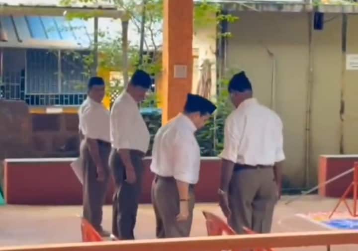 नितेश राणे यांनी सिंधुदुर्ग जिल्ह्यातील देवगड तालुक्यातील मिठबाव येथे संघ स्वयंसेवकांसोबत विजयादशमीचा उत्सव साजरा केला.