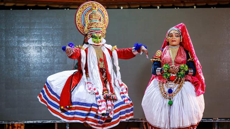 First Muslim Girl To Make Kathakali Debut At Kerala Kalamandalam In 95 Years