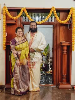 हीरोइन से कम नहीं हैं 'कांतारा' एक्टर ऋषभ शेट्टी की वाइफ प्रगति, देखें 10 खूबसूरत तस्वीरें