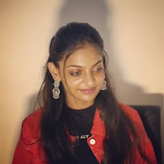 वायरल गर्ल मोनालिसा ने ऐसी तस्वीरें डालीं, सोशल मीडिया पर हो रहीं बातें